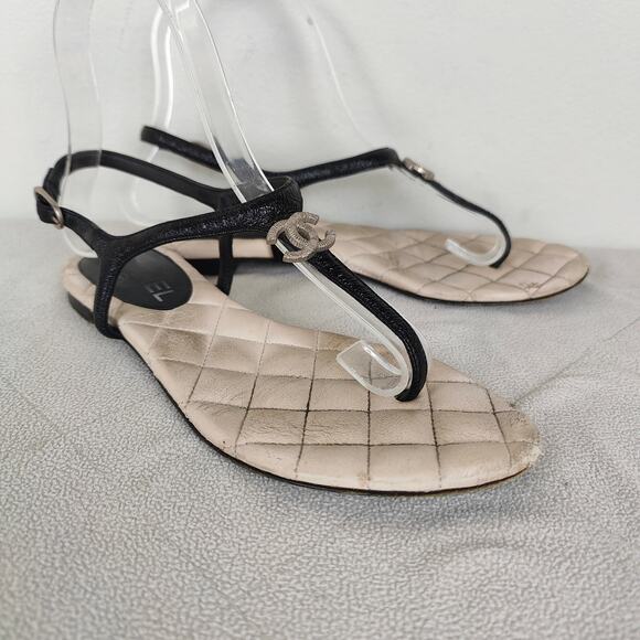 Chanel Thong Sandals Womens 36C 6 Black Leather Interlocking CC Flats Quilted